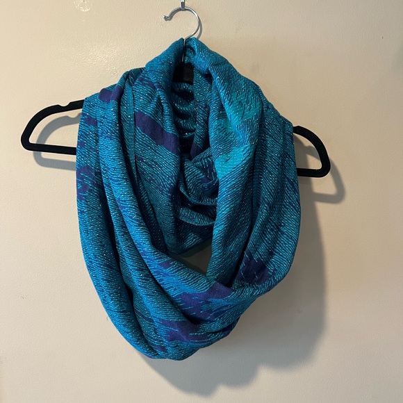 Apt 9 Teal Blue & Navy Infinity Scarf with Metallic Silver Threads Throughout - Picture 10 of 13